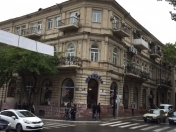 İcarəyə verilir 4 otaqlı 140 m2 köhnə tikili Sahil m.