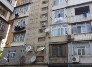 Satılır 3 otaqlı 60 m2 köhnə tikili İnşaatçılar m.