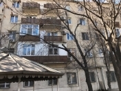 Satılır 3 otaqlı 100 m2 köhnə tikili Yasamal r.