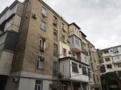 Satılır 3 otaqlı 80 m2 köhnə tikili Rusiya səfirliyi