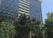 İcarəyə verilir 4 otaqlı 150 m2 köhnə tikili Səbail r.