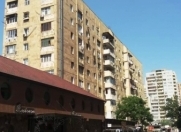 Satılır 3 otaqlı 75 m2 köhnə tikili Elmlər Akademiyası m.
