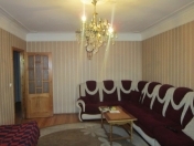 Satılır 3 otaqlı 100 m2 köhnə tikili Ayna Sultanova heykəli