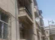 Satılır 3 otaqlı 85 m2 köhnə tikili Axundov bağı