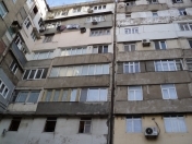 Satılır 2 otaqlı 80 m2 köhnə tikili Axundov bağı