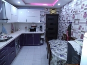 Satılır 2 otaqlı 60 m2 köhnə tikili Neapol dairəsi