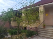 Satılır 10 otaqlı 300 m2 həyət evi Əmircan
