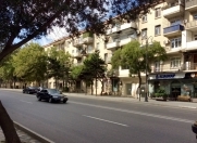 Satılır 2 otaqlı 60 m2 köhnə tikili C.Cabbarlı heykəli