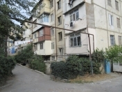 Satılır 2 otaqlı 44 m2 köhnə tikili Zərifə Əliyeva adına park