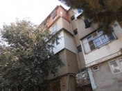 Satılır 4 otaqlı 98 m2 köhnə tikili Yasamal r.