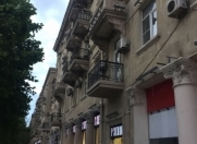 Satılır 3 otaqlı 80 m2 köhnə tikili Yasamal r.