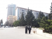 Satılır 4 otaqlı 90 m2 köhnə tikili Hərbi Hospital