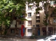 Satılır 2 otaqlı 60 m2 köhnə tikili Elmlər Akademiyası m.