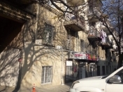 Satılır 2 otaqlı 60 m2 köhnə tikili Tibb Universiteti