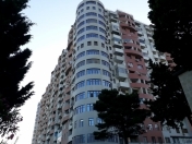 Satılır 4 otaqlı 175 m2 yeni tikili Tibb Universiteti