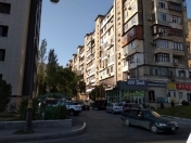 Satılır 2 otaqlı 52 m2 köhnə tikili Ayna Sultanova heykəli