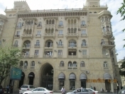 İcarəyə verilir 4 otaqlı 170 m2 köhnə tikili Sahil m.