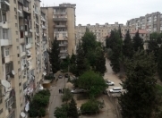 Satılır 3 otaqlı 90 m2 köhnə tikili Neapol dairəsi