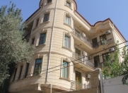İcarəyə verilir 7 otaqlı 600 m2 həyət evi Gənclik m.