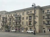 Satılır 2 otaqlı 60 m2 köhnə tikili Zərifə Əliyeva adına park