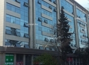 İcarəyə verilir 3 otaqlı 60 m2 köhnə tikili Ayna Sultanova heykəli