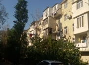 Satılır 3 otaqlı 75 m2 köhnə tikili İnşaatçılar m.