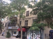 Satılır 3 otaqlı 86 m2 köhnə tikili İncəsənət və Mədəniyyət Un.