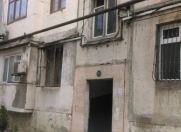İcarəyə verilir 2 otaqlı 45 m2 köhnə tikili Hərbi Hospital