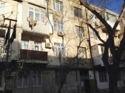 Satılır 2 otaqlı 57 m2 köhnə tikili Elmlər Akademiyası m.