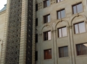 Satılır 3 otaqlı 100 m2 köhnə tikili Axundov bağı