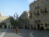 İcarəyə verilir 4 otaqlı 60 m2 köhnə tikili Səbail r.