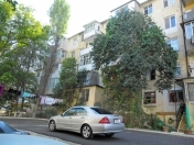 Satılır 3 otaqlı 60 m2 köhnə tikili İnşaatçılar m.