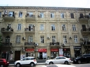 İcarəyə verilir 7 otaqlı 220 m2 ofis Nizami m.