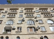 İcarəyə verilir 4 otaqlı 80 m2 köhnə tikili Şah İsmayıl Xətai m.