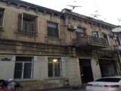 İcarəyə verilir 4 otaqlı 100 m2 köhnə tikili Nizami m.