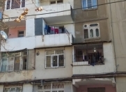 Satılır 3 otaqlı 76 m2 köhnə tikili Neapol dairəsi