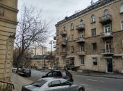 Satılır 2 otaqlı 60 m2 köhnə tikili Axundov bağı