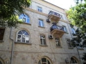 İcarəyə verilir 4 otaqlı 85 m2 köhnə tikili Çin səfirliyi