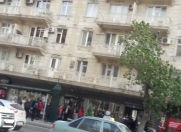 Satılır 4 otaqlı 210 m2 obyekt Elmlər Akademiyası m.