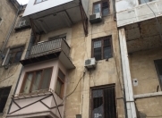 Satılır 3 otaqlı 90 m2 köhnə tikili Elmlər Akademiyası m.
