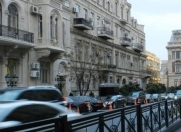 Satılır 4 otaqlı 200 m2 köhnə tikili Axundov bağı