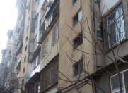 Satılır 3 otaqlı 80 m2 köhnə tikili İnşaatçılar m.