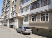 Satılır 2 otaqlı 60 m2 köhnə tikili İnşaatçılar m.