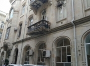 İcarəyə verilir 8 otaqlı 250 m2 ofis Sahil m.