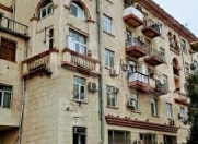 Satılır 3 otaqlı 90 m2 köhnə tikili Yasamal r.