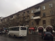 Satılır 3 otaqlı 75 m2 köhnə tikili Yasamal r.