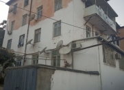 Satılır 2 otaqlı 70 m2 köhnə tikili Rusiya səfirliyi