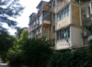 Satılır 3 otaqlı 75 m2 köhnə tikili İnşaatçılar m.