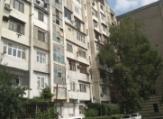 Satılır 3 otaqlı 85 m2 köhnə tikili İnşaatçılar m.