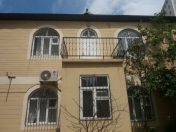 Satılır 5 otaqlı 280 m2 həyət evi 20 yanvar m.